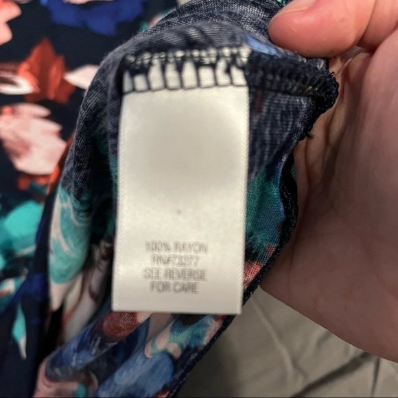 NWT Simply Vera Vera Wang FLORAL HAZE Short Sleeve Shirt & Flowy Skirt Set Small - Picture 6 of 9